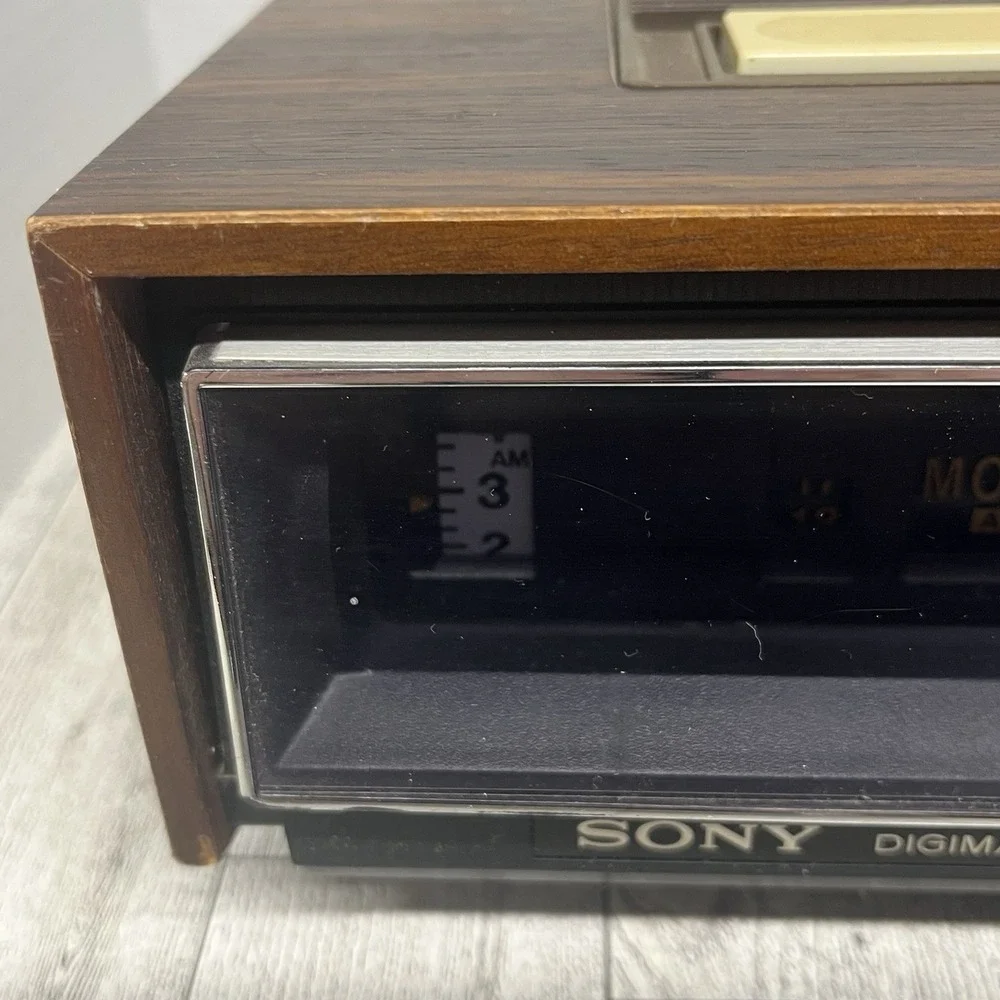 Vintage‎ Sony Digimatic Litetime TFM-C770W Flip Clock Radio for Parts Repair